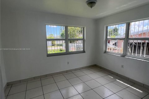 Villa ou maison à louer à Miami, Floride: 3 chambres, 145.67 m2 № 1967742 - photo 11