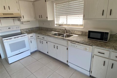 Condo in Hudson, Florida, 2 bedrooms  № 1909753 - photo 15