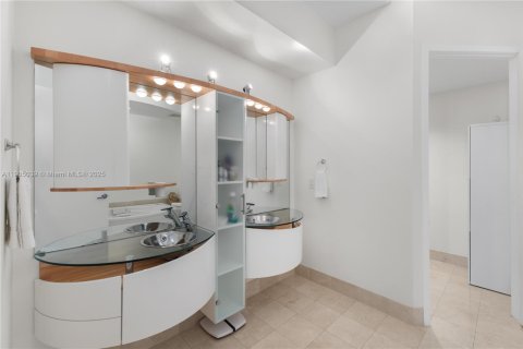 Condo in Sunny Isles Beach, Florida, 1 bedroom  № 1956617 - photo 20