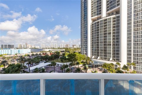 Condo in Sunny Isles Beach, Florida, 1 bedroom  № 1956617 - photo 4