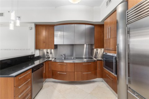Condo in Sunny Isles Beach, Florida, 1 bedroom  № 1956617 - photo 13