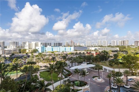 Condo in Sunny Isles Beach, Florida, 1 bedroom  № 1956617 - photo 2