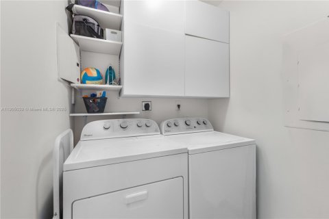 Condo in Sunny Isles Beach, Florida, 1 bedroom  № 1956617 - photo 24