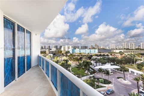 Condo in Sunny Isles Beach, Florida, 1 bedroom  № 1956617 - photo 3