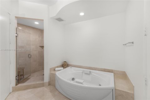 Condo in Sunny Isles Beach, Florida, 1 bedroom  № 1956617 - photo 21