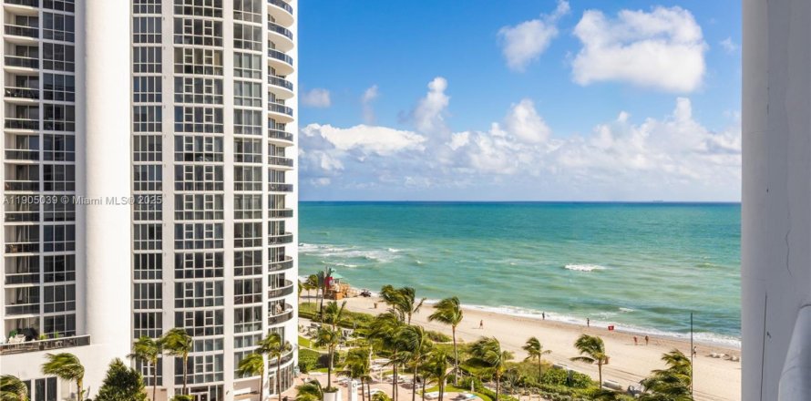 Condo in Sunny Isles Beach, Florida, 1 bedroom  № 1956617