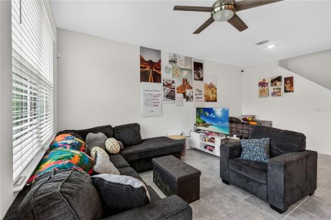 Adosado en venta en Davenport, Florida, 4 dormitorios, 180.6 m2 № 2298097 - foto 8