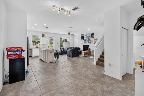 Adosado en venta en Davenport, Florida, 4 dormitorios, 180.6 m2 № 2298097 - foto 6