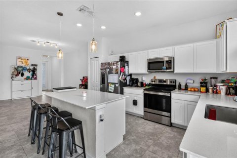 Adosado en venta en Davenport, Florida, 4 dormitorios, 180.6 m2 № 2298097 - foto 10