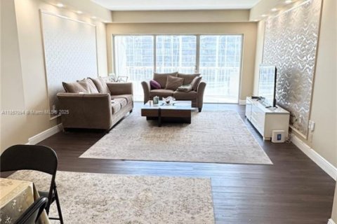 Condominio en alquiler en Hallandale Beach, Florida, 2 dormitorios, 115.2 m2 № 1962938 - foto 7