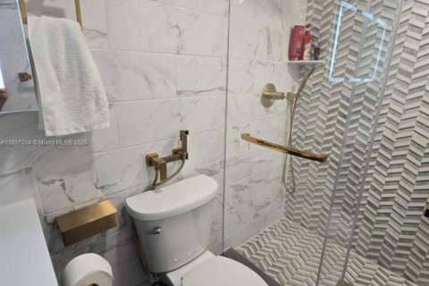 Condominio en alquiler en Hallandale Beach, Florida, 2 dormitorios, 115.2 m2 № 1962938 - foto 22