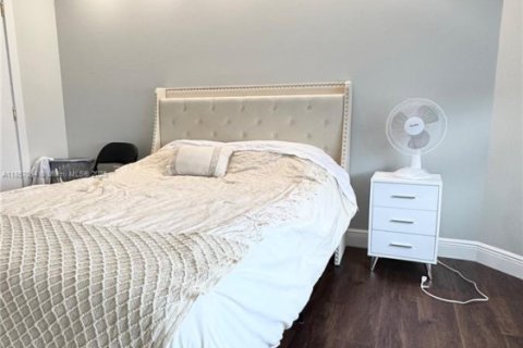 Condominio en alquiler en Hallandale Beach, Florida, 2 dormitorios, 115.2 m2 № 1962938 - foto 18