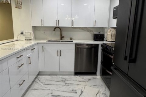 Condominio en alquiler en Hallandale Beach, Florida, 2 dormitorios, 115.2 m2 № 1962938 - foto 6