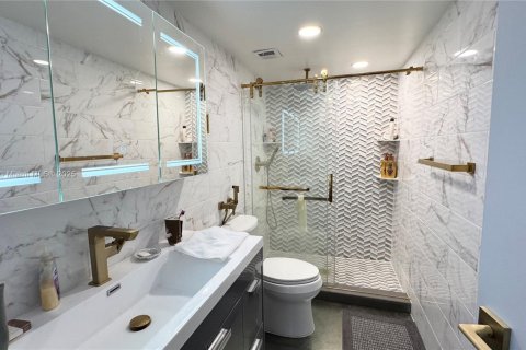 Condominio en alquiler en Hallandale Beach, Florida, 2 dormitorios, 115.2 m2 № 1962938 - foto 21