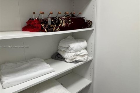 Condominio en alquiler en Hallandale Beach, Florida, 2 dormitorios, 115.2 m2 № 1962938 - foto 26