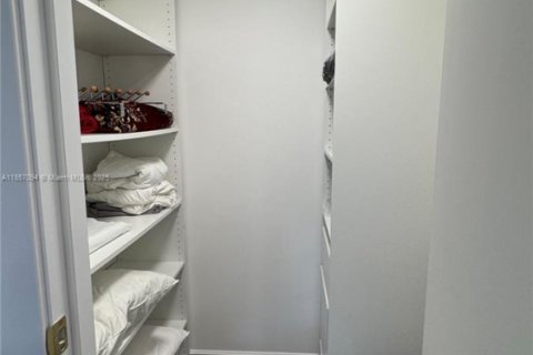 Condominio en alquiler en Hallandale Beach, Florida, 2 dormitorios, 115.2 m2 № 1962938 - foto 28