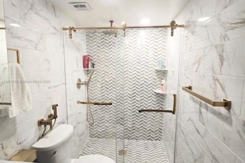 Condominio en alquiler en Hallandale Beach, Florida, 2 dormitorios, 115.2 m2 № 1962938 - foto 20