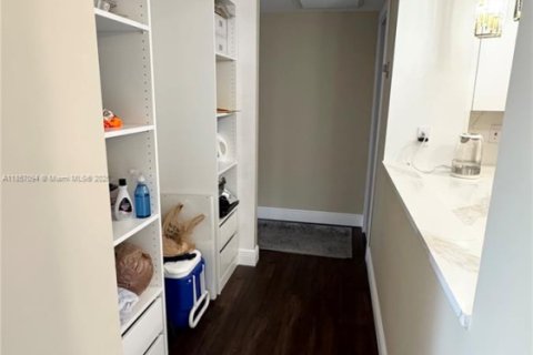 Condominio en alquiler en Hallandale Beach, Florida, 2 dormitorios, 115.2 m2 № 1962938 - foto 24