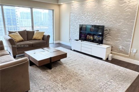 Condominio en alquiler en Hallandale Beach, Florida, 2 dormitorios, 115.2 m2 № 1962938 - foto 10