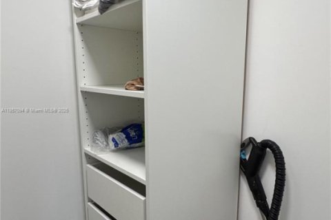 Condominio en alquiler en Hallandale Beach, Florida, 2 dormitorios, 115.2 m2 № 1962938 - foto 27