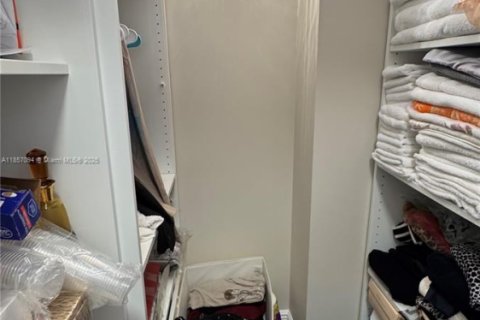 Condominio en alquiler en Hallandale Beach, Florida, 2 dormitorios, 115.2 m2 № 1962938 - foto 23