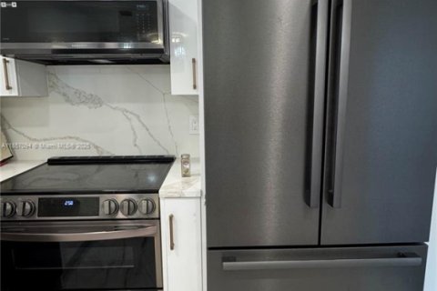 Condominio en alquiler en Hallandale Beach, Florida, 2 dormitorios, 115.2 m2 № 1962938 - foto 5