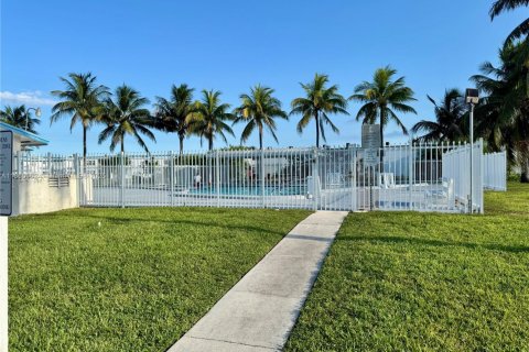 Condominio en venta en Miami Gardens, Florida, 1 dormitorio, 66.05 m2 № 1894260 - foto 9