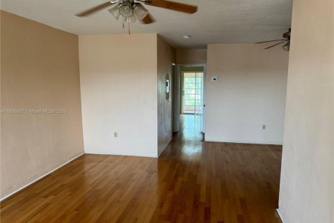 Condominio en venta en Miami Gardens, Florida, 1 dormitorio, 66.05 m2 № 1894260 - foto 3