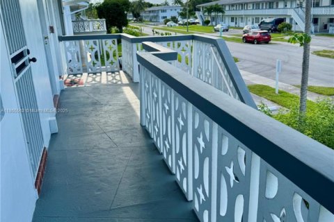Condominio en venta en Miami Gardens, Florida, 1 dormitorio, 66.05 m2 № 1894260 - foto 2