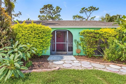 Villa ou maison à vendre à Lehigh Acres, Floride: 2 chambres, 98.1 m2 № 2431603 - photo 4