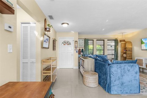 Villa ou maison à vendre à Lehigh Acres, Floride: 2 chambres, 98.1 m2 № 2431603 - photo 5