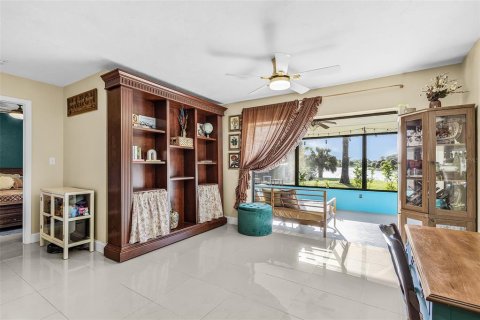 Villa ou maison à vendre à Lehigh Acres, Floride: 2 chambres, 98.1 m2 № 2431603 - photo 9