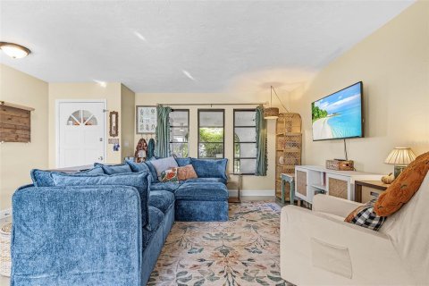 Villa ou maison à vendre à Lehigh Acres, Floride: 2 chambres, 98.1 m2 № 2431603 - photo 8