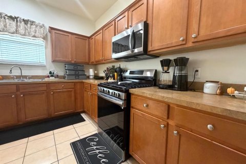 Touwnhouse à louer à DeLand, Floride: 3 chambres, 155.61 m2 № 2377553 - photo 11