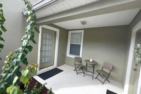 Touwnhouse à louer à DeLand, Floride: 3 chambres, 155.61 m2 № 2377553 - photo 8