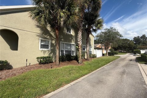 Touwnhouse à louer à DeLand, Floride: 3 chambres, 155.61 m2 № 2377553 - photo 4