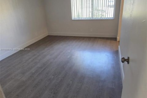 Villa ou maison à louer à Lauderhill, Floride: 2 chambres, 80.64 m2 № 1996840 - photo 3