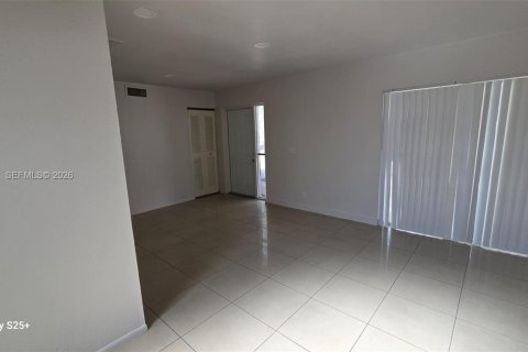 Villa ou maison à louer à Lauderhill, Floride: 2 chambres, 80.64 m2 № 1996840 - photo 5