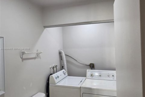 Villa ou maison à louer à Lauderhill, Floride: 2 chambres, 80.64 m2 № 1996840 - photo 7