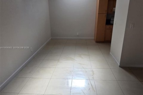 Villa ou maison à louer à Lauderhill, Floride: 2 chambres, 80.64 m2 № 1996840 - photo 6