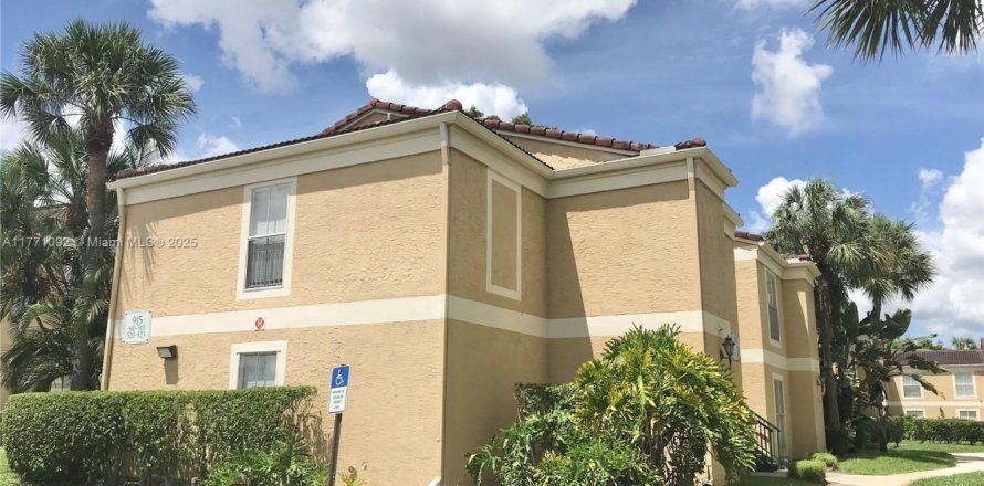 Condominio en Coral Springs, Florida, 2 dormitorios  № 1868712