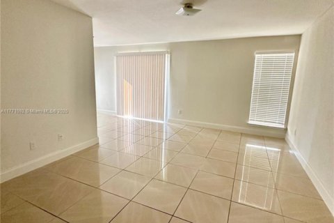 Condominio en venta en Coral Springs, Florida, 2 dormitorios, 98.48 m2 № 1868712 - foto 4