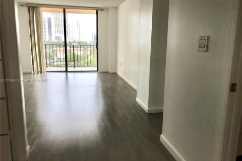 Condominio en venta en Sunny Isles Beach, Florida, 2 dormitorios, 140 m2 № 1895954 - foto 17