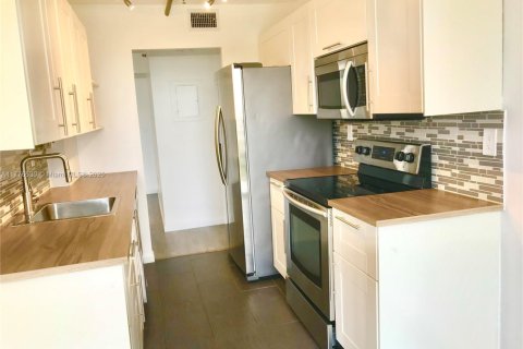 Condominio en venta en Sunny Isles Beach, Florida, 2 dormitorios, 140 m2 № 1895954 - foto 10