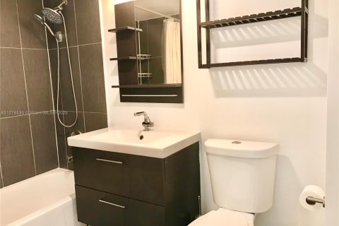 Condominio en venta en Sunny Isles Beach, Florida, 2 dormitorios, 140 m2 № 1895954 - foto 18