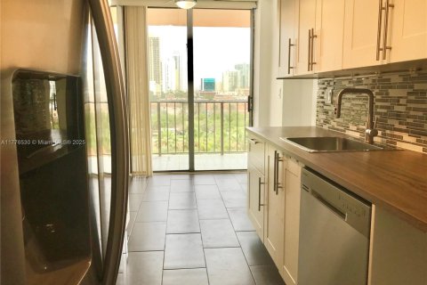 Condominio en venta en Sunny Isles Beach, Florida, 2 dormitorios, 140 m2 № 1895954 - foto 13