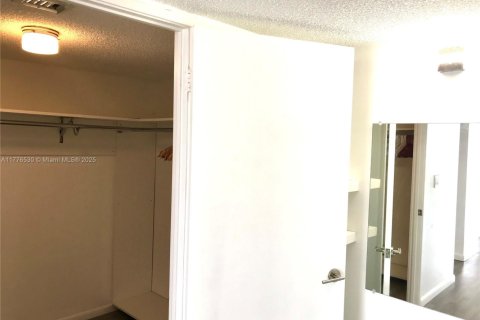 Condominio en venta en Sunny Isles Beach, Florida, 2 dormitorios, 140 m2 № 1895954 - foto 19