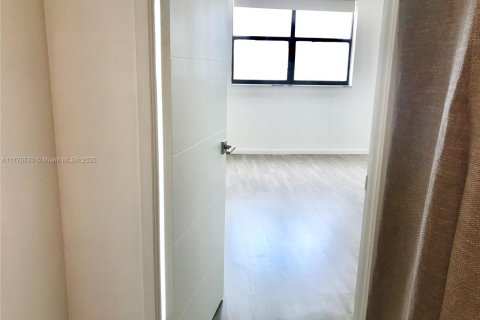 Condominio en venta en Sunny Isles Beach, Florida, 2 dormitorios, 140 m2 № 1895954 - foto 23
