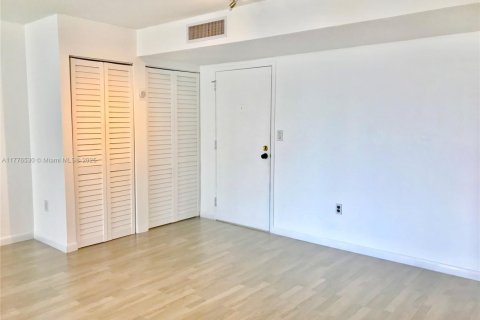 Condominio en venta en Sunny Isles Beach, Florida, 2 dormitorios, 140 m2 № 1895954 - foto 6