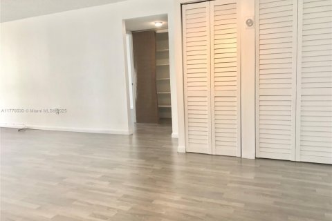Condominio en venta en Sunny Isles Beach, Florida, 2 dormitorios, 140 m2 № 1895954 - foto 8